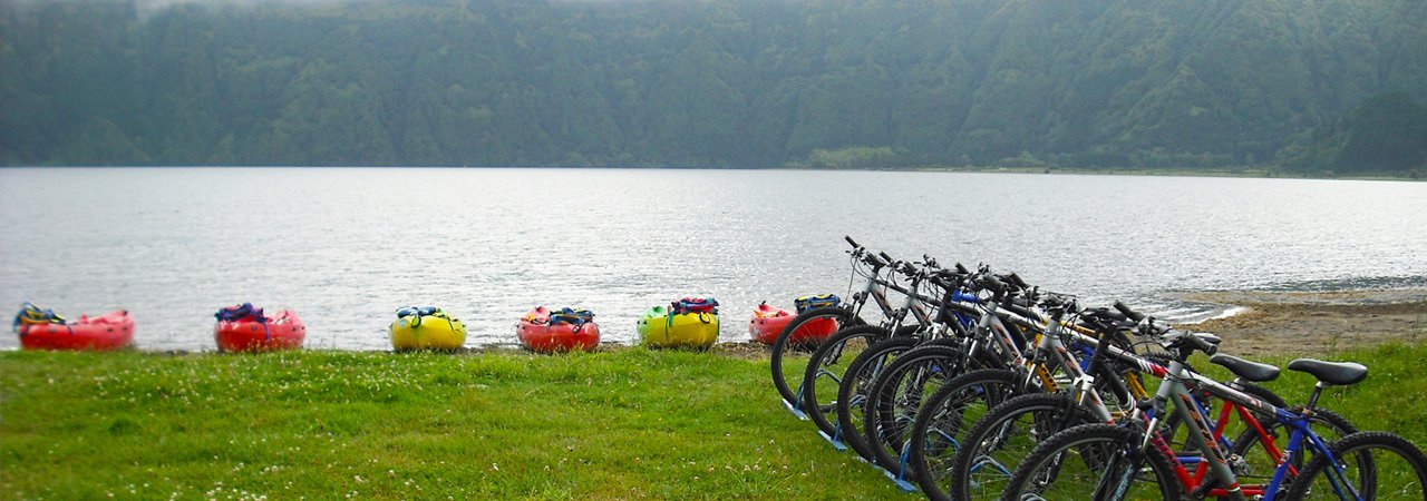Canoagem e ciclismo na Lagoa das Sete Cidades
